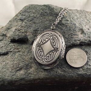 Vintage plated Silver Pendant Necklace